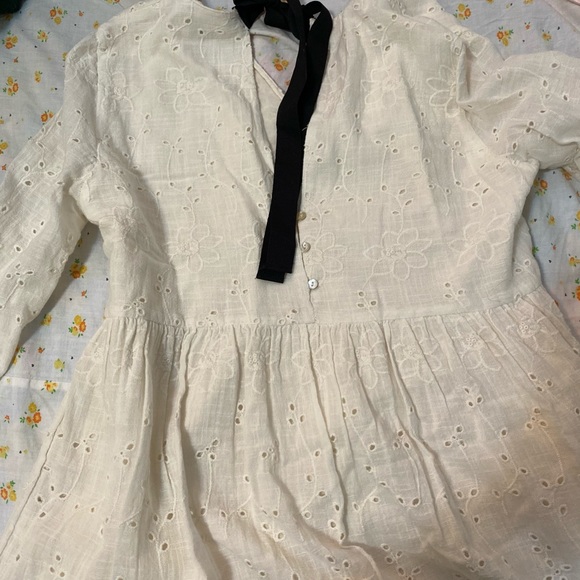 White eyelet dress with tie back - Picture 2 of 3